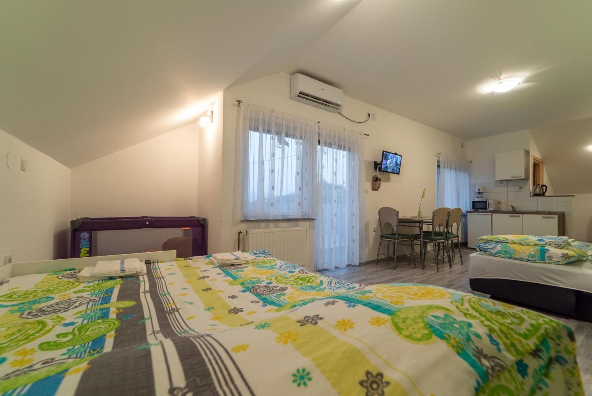 Studio Apartments Ante Rakovica Eksteriør billede