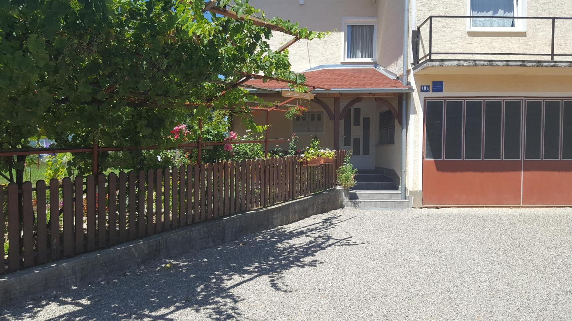 Studio Apartments Ante Rakovica Eksteriør billede
