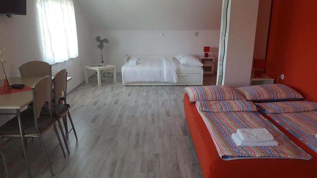 Studio Apartments Ante Rakovica Eksteriør billede