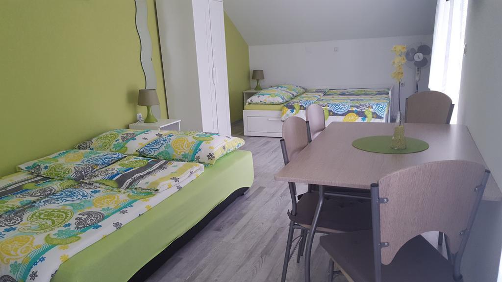 Studio Apartments Ante Rakovica Eksteriør billede