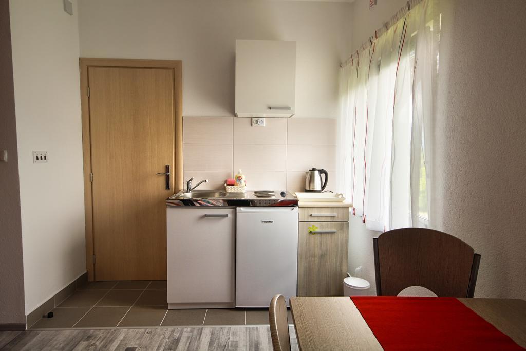 Studio Apartments Ante Rakovica Eksteriør billede